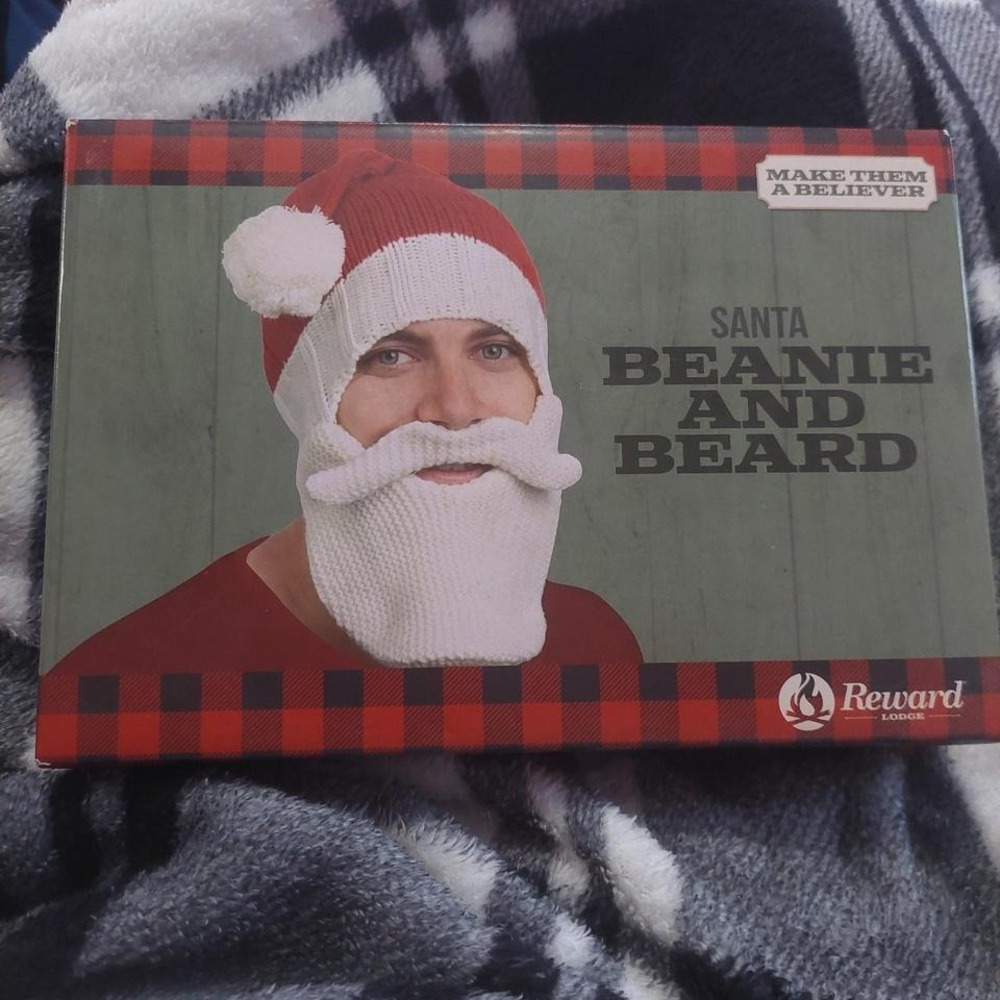 Santa beanie and beard‎